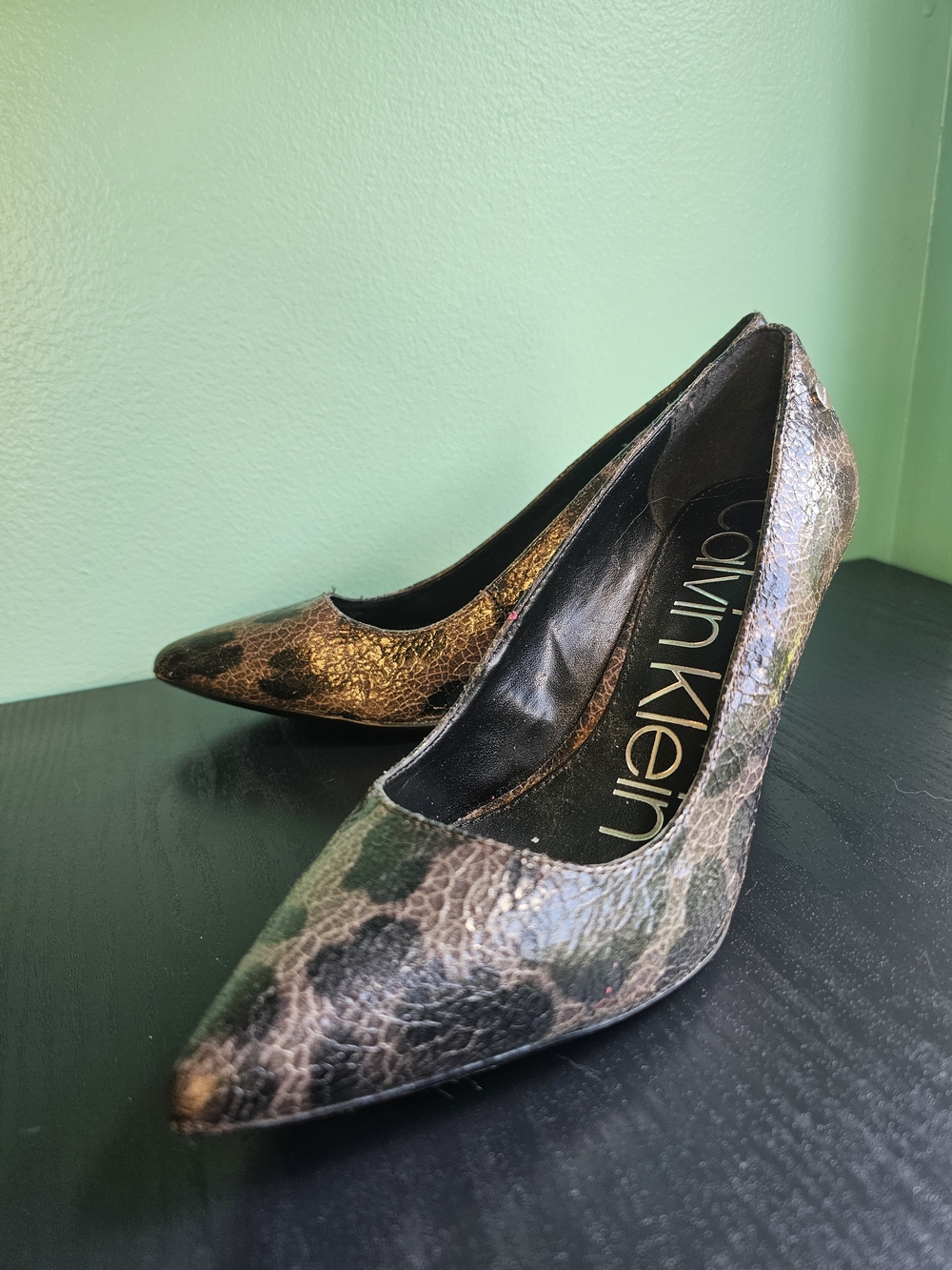 Calvin Klein "Nilly" Gray & Black Leopard Print Textured Heel Women's Sz 6.5